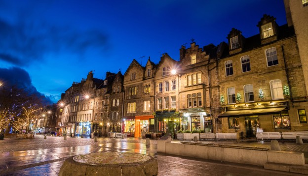 lit-up-buildings-secret-bars-ediburgh