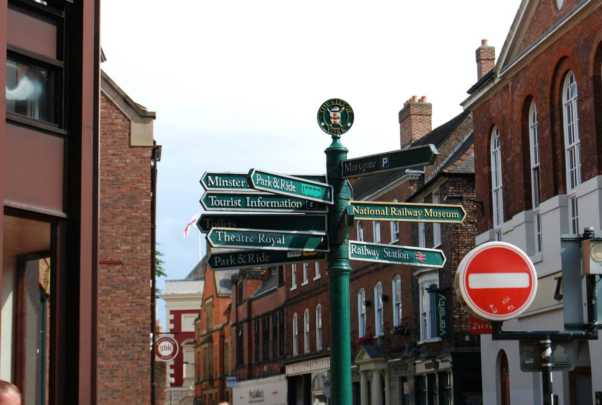 A street sign in York pointing to different attractions. 