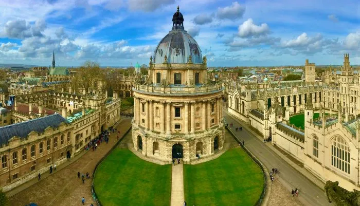 Radcliffe Camera in Oxford on a sunny day.